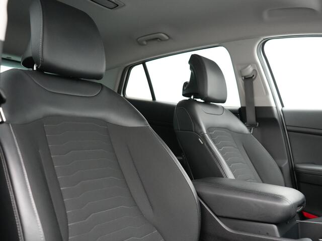 KIA SPORTAGE 1.6 T-GDi DynamicLine Dealer O.H | Adaptive Cruise | Stoelen & Stuur Verwarmd | Apple Carplay | Blis | Camera | Keyless | Navigatie | Virtual | DAB |