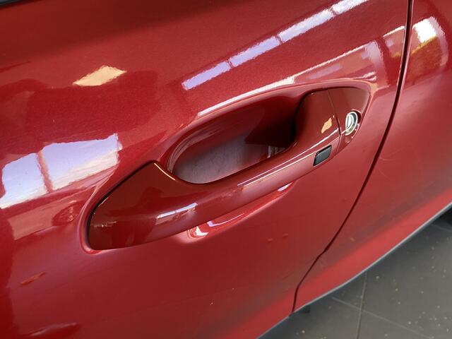 KIA Stonic 1.0 T-GDi DynamicLine | Two-Tone uitvoering met zwart dak | Full map navigatie | Achteruitrij camera | Cruise control | Apple Carplay/Android Auto | Keyless | Parkeersensoren achter |