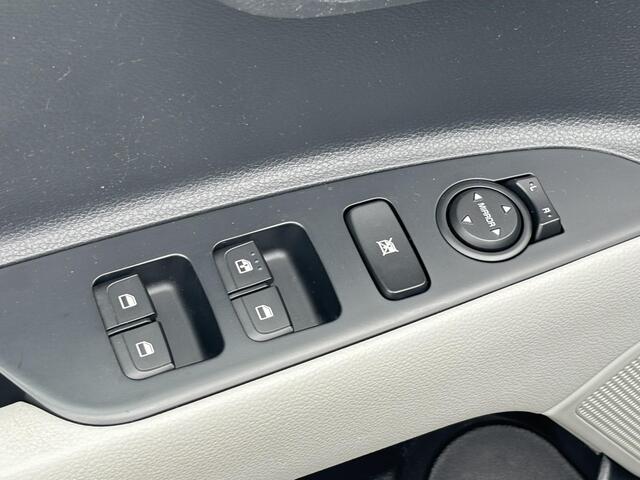 KIA Stonic 1.0 T-GDi Sports Edition Navigatie, Half/leder, LMV, Privacy glass, Nieuw geleverd en dealeronderhouden, Achteruitrijcamera, Cruise control