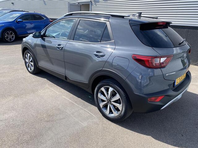 KIA Stonic 1.0 T-GDi MHEV DynamicPlusLine Automaat, 1e eign. NL-auto, Dealeronderhouden, Navigatie & CarPlay, parkeersensoren, achteruitrij camera, cruise control, keyless, two-tone uitvoering zwart dak