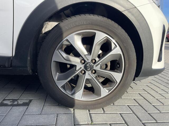 KIA Stonic 1.0 T-GDi DynamicLine 120 Pk | Achteruitrijcamera | LED-verlichting | Climate Control | Privacy Glass | Parkeersensoren | CarPlay | Navigatiesysteem | 17 Inch