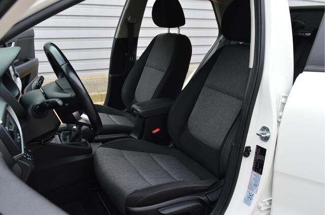 KIA Stonic 1.0 T-GDi DynamicLine O.a: PDC, Camera, Carplay, DAB, Navi, Airco, Etc. All-in prijs!