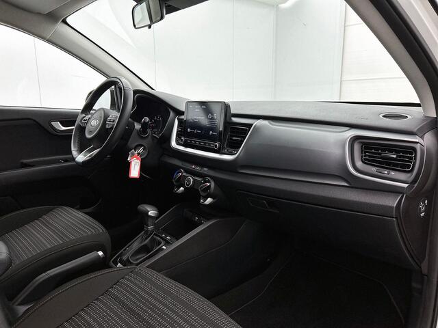 KIA Stonic 1.0 T-GDi 120pk MHEV DynamicLine Auto. Navigatie Apple Carplay/Android Auto Camera Parkeersensoren achter Cruise Control Lichtmetalen velgen Airco