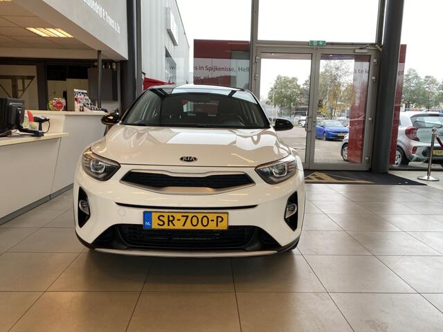 KIA Stonic 1.0 T-GDi ComfortPlusLine Navigator 120Pk !!!,1e,Eigenaar,Unieke Lage Kilometerstand,Navigatie,Achteruitrijcamera,Spraakbediening,Airco,Cruisecontrol,Parkeersensoren Achter,Aux Usb Aansluiting,Two Tone Lak,17 Inch Lmv