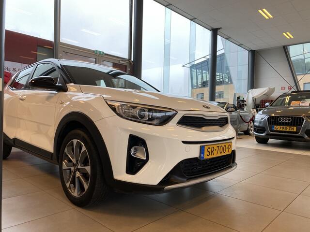 KIA Stonic 1.0 T-GDi ComfortPlusLine Navigator 120Pk !!!,1e,Eigenaar,Unieke Lage Kilometerstand,Navigatie,Achteruitrijcamera,Spraakbediening,Airco,Cruisecontrol,Parkeersensoren Achter,Aux Usb Aansluiting,Two Tone Lak,17 Inch Lmv