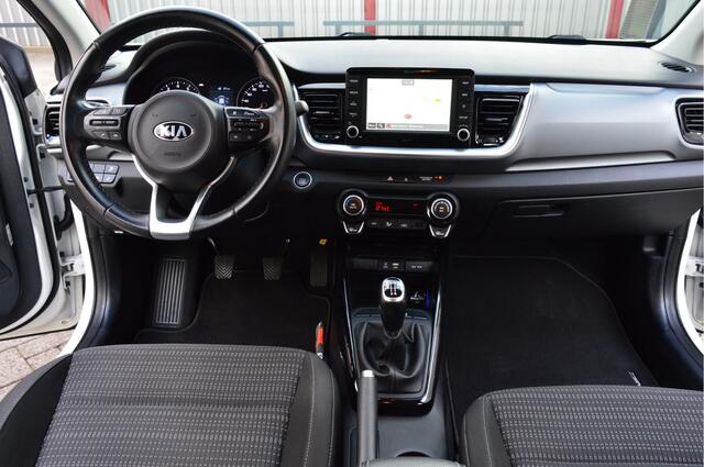 KIA Stonic 1.0 T-GDi DynamicPlusLine O.a: Haak, PDC, Camera, Carplay, Clima, Navi, Etc. All-in prijs!