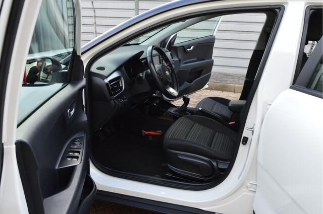 KIA Stonic 1.0 T-GDi DynamicPlusLine O.a: Haak, PDC, Camera, Carplay, Clima, Navi, Etc. All-in prijs!