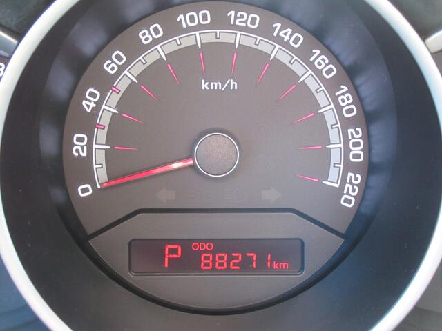 KIA VENGA 1.6 CVVT ExecutiveLine Automaat | Clima-Airco | Keyless Entry | Parkeersensoren | Incl. BOVAG Garantie | Bluetooth |