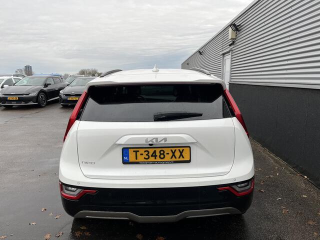 KIA e-Niro EV DynamicPlusLine 64.8 kWh Schuif/kanteldak, Navigatie, Dodehoekdetectie, Lederen bekleding, Stoel- & Stuurwielverwarming, Parkeersensoren voor & achter, BTW-auto, Elektrische achterklep