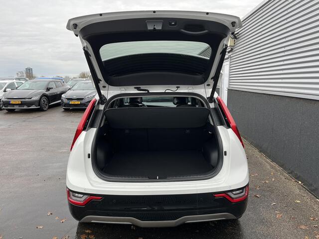 KIA e-Niro EV DynamicPlusLine 64.8 kWh Schuif/kanteldak, Navigatie, Dodehoekdetectie, Lederen bekleding, Stoel- & Stuurwielverwarming, Parkeersensoren voor & achter, BTW-auto, Elektrische achterklep