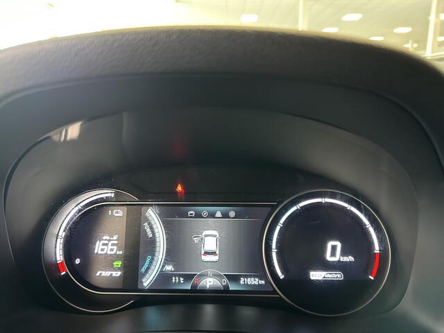 KIA e-Niro DynamicLine 64 kWh | 8% bijtelling | BTW auto | Volledig leder | Stoel/stuurverwarming | Full map navigatie | Keyless entry- & start| Achteruitrij camera | Adaptive cruise control | Parkeersensoren achter |