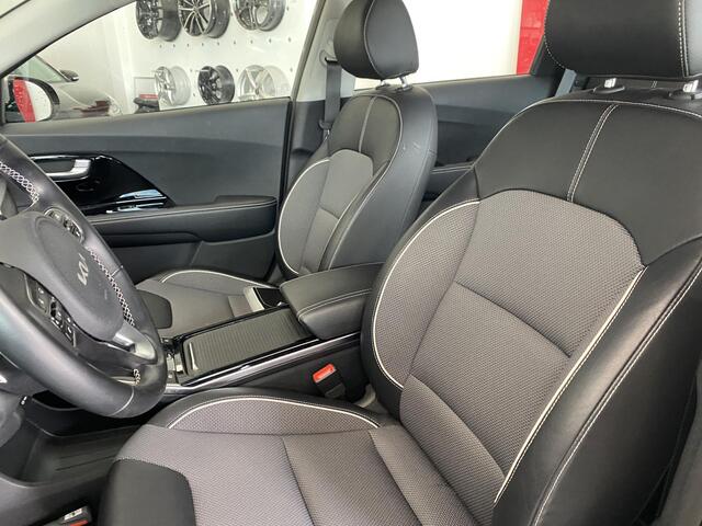 KIA e-Niro DynamicLine 64 kWh | FABRIEKSGARANTIE T/M 05-2032 of 150.000km | Stoel/Stuurverwarming | Keyless | Parkeersensoren achter | Achteruitrij camera | Apple Carplay/Android Auto | Adaptive cruise control |