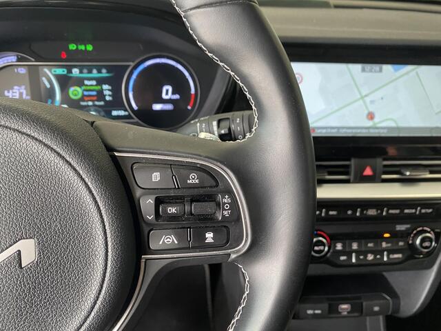 KIA e-Niro DynamicLine 64 kWh | FABRIEKSGARANTIE T/M 05-2032 of 150.000km | Stoel/Stuurverwarming | Keyless | Parkeersensoren achter | Achteruitrij camera | Apple Carplay/Android Auto | Adaptive cruise control |