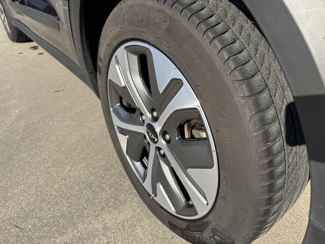 KIA e-Niro Edition 64 kWh NW geleverd & Onderhouden | Stoel&Stuurverw.| Privacyglass | Keyless