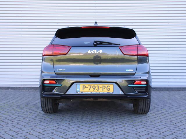 KIA e-Niro DynamicPlusLine 64 kWh | Trekhaak | Schuif-/kanteldak | 3 Fase | Stuur-/stoelverwarming | Camera | Cruise adapt. | 17" LM | Clima | BTW auto |