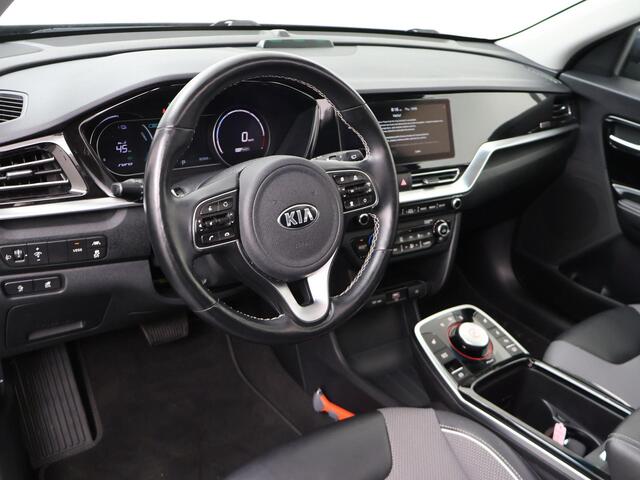 KIA e-Niro DynamicPlusLine 39 kWh | Automaat | Panorama dak | Multifunctioneel stuurwiel | Bluetooth | Spraakbediening | Automatische verlichting | Cruise control | Spiegelverwarming | Dab+ | Navigatie | Apple Carplay - Androidauto | Climate | Stoelverwarming | Stuu