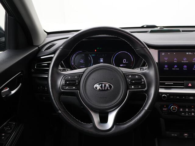 KIA e-Niro DynamicPlusLine 39 kWh | Automaat | Panorama dak | Multifunctioneel stuurwiel | Bluetooth | Spraakbediening | Automatische verlichting | Cruise control | Spiegelverwarming | Dab+ | Navigatie | Apple Carplay - Androidauto | Climate | Stoelverwarming | Stuu