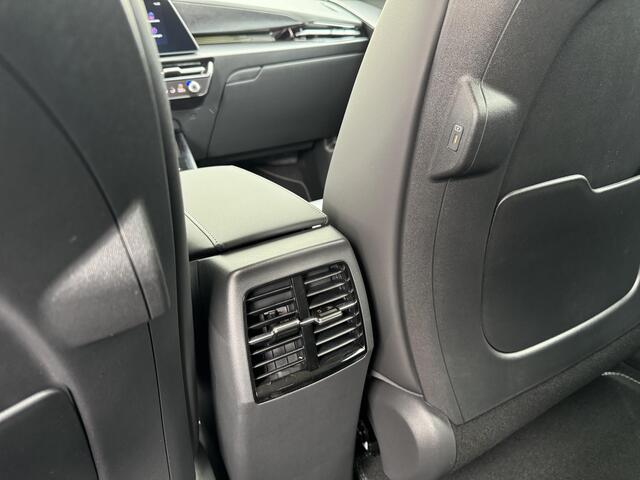 KIA e-Niro EV Light Advanced 64.8 kWh | Voorraad Actie | Stoel/Stuurverwarming | Keyless | Parkeercamera | Sfeerverlichting | Navigatie |