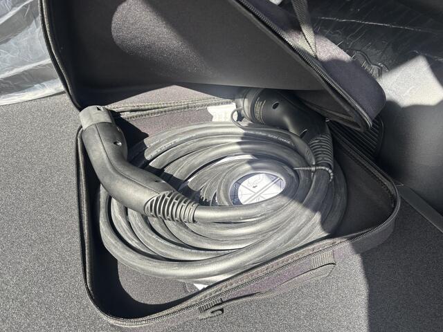 KIA e-Niro EV E-Niro AIR 64kWh VAN:43.990,- VOOR: 34.877,- UW HERSFTVOORDEEL: 9.013,- EURO BETREFT NIEUWE AUTO! | KIA GARANTIE VOLLEDIG | ELECTR BEST. STOEL | DODE HOEK | ETC.