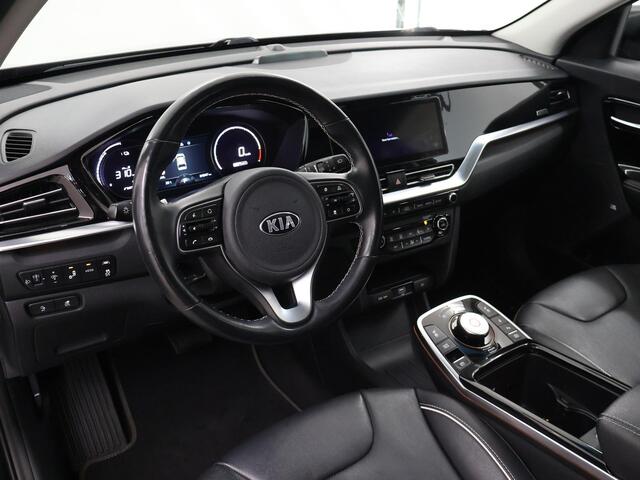 KIA e-Niro ExecutiveLine 64 kWh | Panoramadak | Lederen Bekleding | JBL Audio | Dodehoekdetectie | Stoel/Stuurwielverwarming | Stoelventilatie | Elektrisch bedienbare bestuurdersstoel met geheugenfunctie