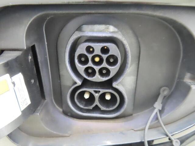 KIA e-Niro EXECUTIVELINE 64 kWh I FASE 3 I ACCU = 100% I P-CAMERA I STOELVERWARMING I LEDEREN BEKLEDING