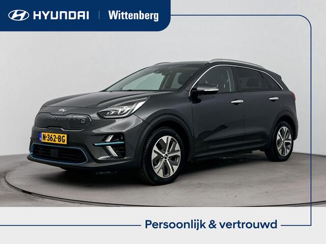 KIA e-Niro DynamicPlusLine 64 kWh | Parkeer sensoren voor + achter | Warmtepomp |Achteruit rij camera | Apple carplay & Android auto | Schuifkantel dak | Drive lane assist | Adaptive cruise control | Stoelverwarming + stuur | Half leder bekleding