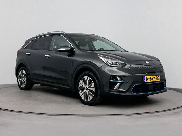 KIA e-Niro DynamicPlusLine 64 kWh | Parkeer sensoren voor + achter | Warmtepomp |Achteruit rij camera | Apple carplay & Android auto | Schuifkantel dak | Drive lane assist | Adaptive cruise control | Stoelverwarming + stuur | Half leder bekleding