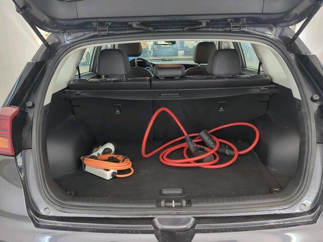 KIA e-Niro DynamicLine 64 kWh SOH 100% | NL-Auto | 1e Eigenaar | Dealer Onderh. | BTW | Warmtepomp | Winter Pakket | 2 Kabels | Keyless | Full Led | Camera | Ad Cruise | Navi | PDC | Carplay