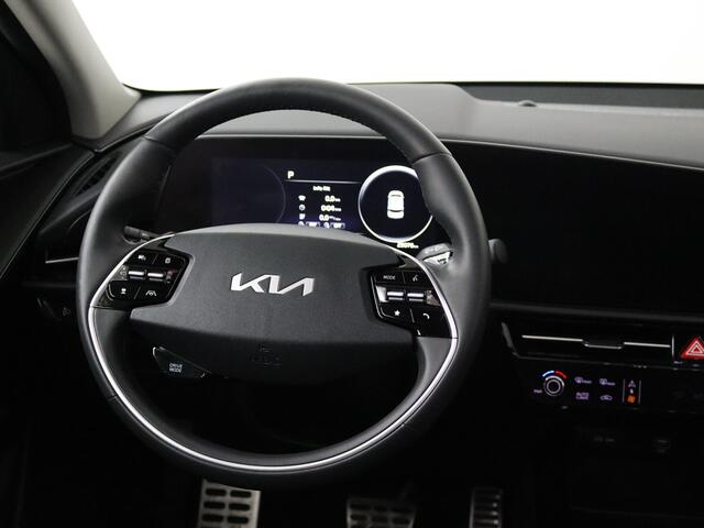 KIA e-Niro EV ExecutiveLine 64.8 kWh | Schuif-/kanteldak | Camera | Navigatie | LM velgen | Leder |