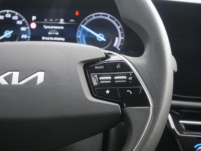 KIA e-Niro EV Light Edition 64.8 kWh | Climate Control | Cruise | Camera | Navigatie |