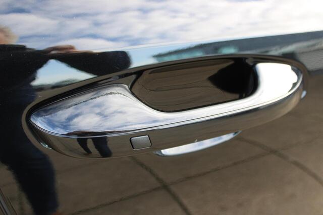 KIA e-Niro EV ExecutiveLine 64.8 kWh Camera / Navigatie / Leder interieur / schuifdak