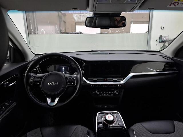 KIA e-Niro DYNAMICPLUSLINE 64 KWH I 3 FASE LADEN I 100% SOH I SCHUIF/KANTELDAK I APPLE CARPLAY