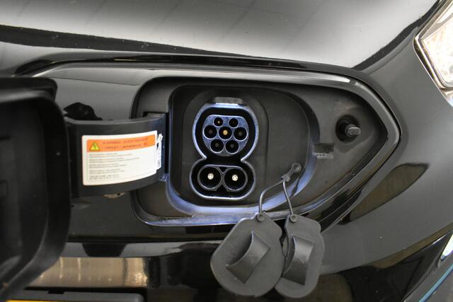 KIA e-Niro DynamicLine 64 kWh 100% SOH Cam Key Less Navi 3-Fase Winterpack