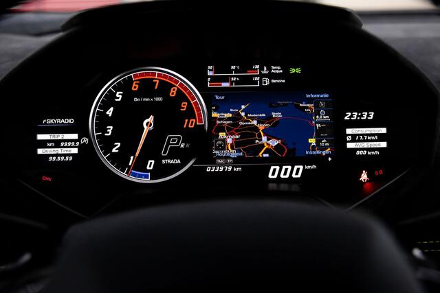 Lamborghini Huracán 5.2 V10 LP640-4 Performante 471kW/640pk DCT7 CARBON BUCKET SEATS + NAVIGATIE + LIFT + KERAMISCHE REMMEN + CENTRE LOCKS + FORGED CARBON INTERIEUR + ACHTERSPOILER + ALA + ALCANTARA + LED VERLICHTING + CAMERA + 20" LM-VELGEN!!