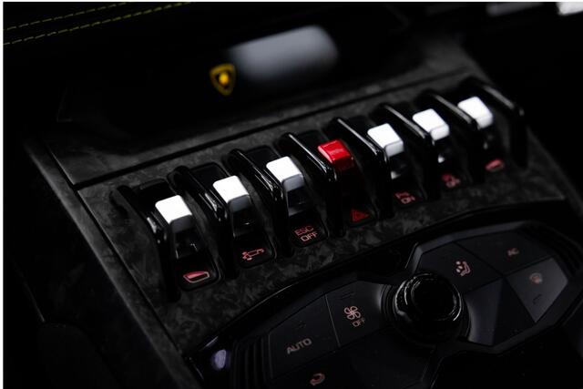 Lamborghini Huracán 5.2 V10 LP640-4 Performante 471kW/640pk DCT7 CARBON BUCKET SEATS + NAVIGATIE + LIFT + KERAMISCHE REMMEN + CENTRE LOCKS + FORGED CARBON INTERIEUR + ACHTERSPOILER + ALA + ALCANTARA + LED VERLICHTING + CAMERA + 20" LM-VELGEN!!