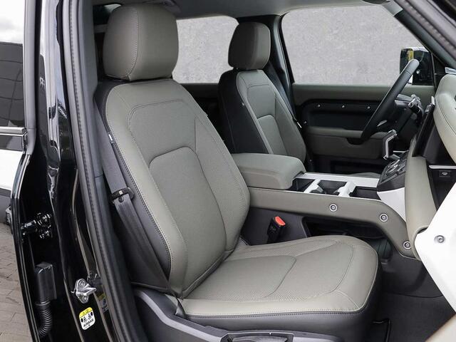 Land Rover DEFENDER 3.0 D200 110 MHEV S Grijs Kenteken ACC Black Pack 19 Inch Stuurverwarming Stoelverwarming