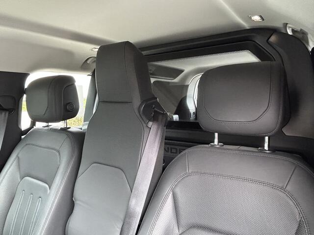 Land Rover DEFENDER 3.0 D250 110 MHEV HSE | Grijs kenteken - Prijs is excl. BTW | 22" velgen | Elektr. trekhaak tot 3.500kg |