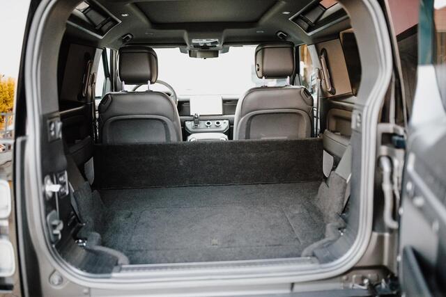 Land Rover DEFENDER 5.0 P525 90 V8 in British Racing Green!