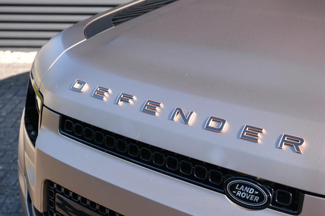 Land Rover DEFENDER 110 4.4 P635 110 Octa / Panorama dak / Elektrische Trekhaak / 22 inch /