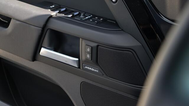 Land Rover DEFENDER 110 P300e 110 X-Dynamic SE | Head-up | Stoelventilatie | Meridian | Panoramadak | Trekhaak