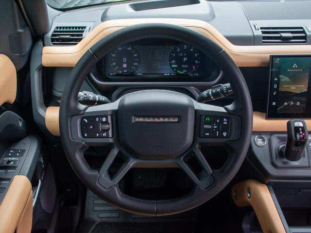 Land Rover DEFENDER 110 2.0 P300e 110 X-Dynamic HSE l NP ¤126.834 l Trekhaak l Schuif-/kantel Panorama dak l Black Pack l 22 Inch