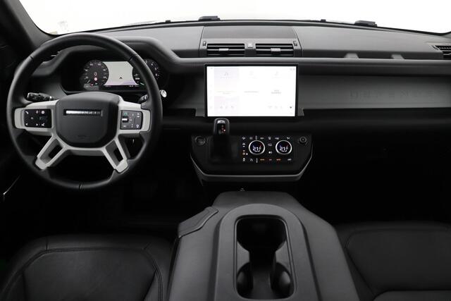 Land Rover DEFENDER P300e 110 X-Dynamic HSE | 6P | Black Pack | Panoramadak | ACC | 22 Inch | Trekhaak | Stoel+Stuurverwarming