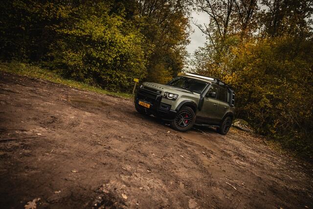 Land Rover DEFENDER 3.0 P400 110 HSE