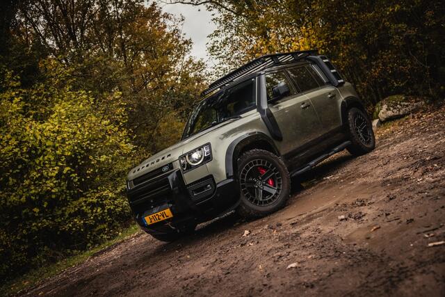 Land Rover DEFENDER 3.0 P400 110 HSE