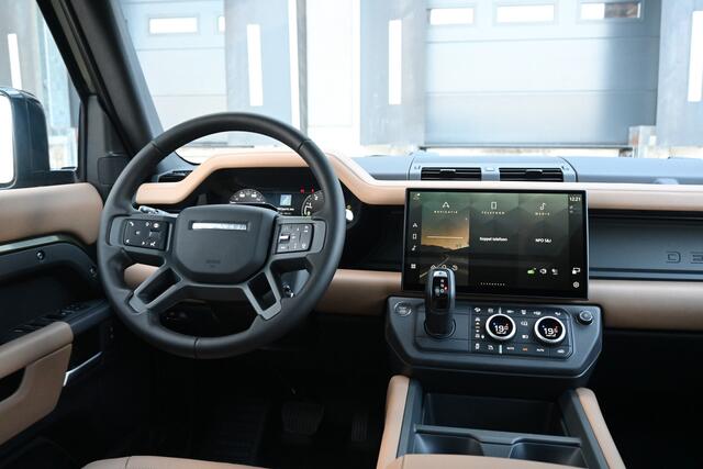 Land Rover DEFENDER 110 2.0 P300e 110 X-Dynamic HSE