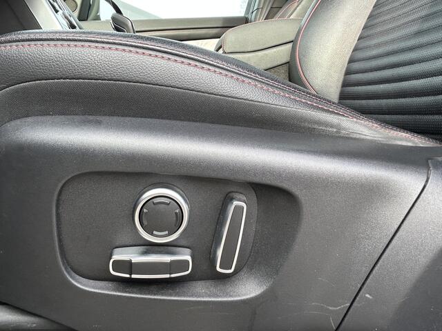 Land Rover DISCOVERY SPORT P300e 309pk AWD R-Dynamic S | Panoramadak | 360gr Camera | Verwarmde stoelen en stuur |