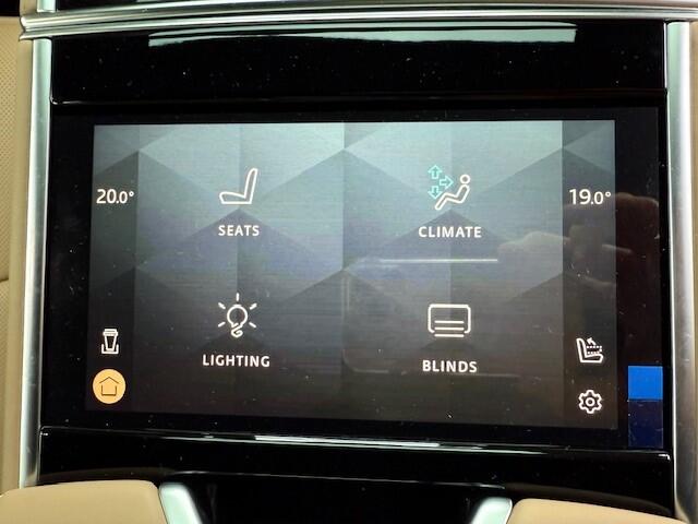 Land Rover RANGE ROVER 3.0 P550e Autobiography Executive Class Seating