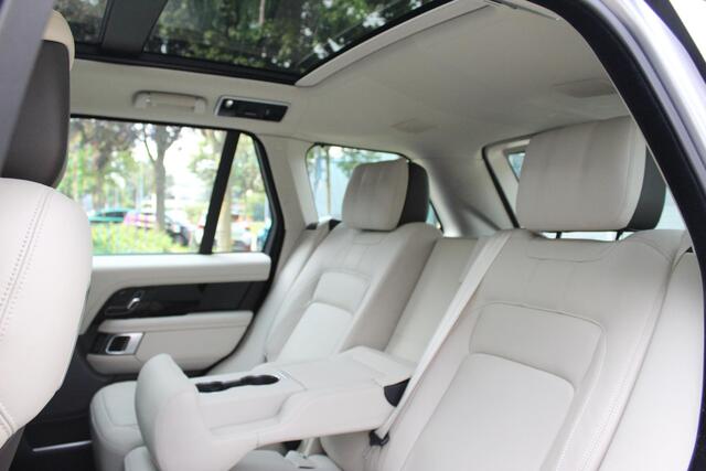 Land Rover RANGE ROVER 4.4 SDV8 340pk Autobiography / 1E EIG. / PANODAK / LUCHTVERING / 22'' / ADAPT. CRUISE / DRIVE PRO PACK / NAVI / 4-ZONE CLIMA / MERIDIAN / DAB+ / STOELVERW. / MASSAGE