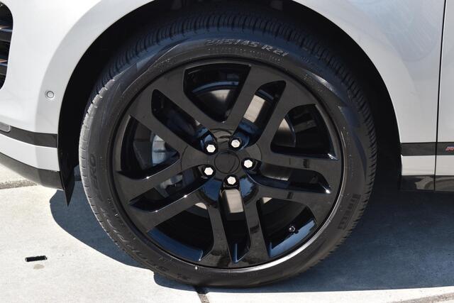 Land Rover RANGE ROVER EVOQUE 2.0 P250 AWD R-Dynamic First Edition | TREKHAAK | MERIDIAN | HUD | STUUR/STOELVERWARMING | PANORAMADAK | LEDER | ADAPT. CRUISE CONTROL | CAMERA | CLIMATE CONTROL | PDC | LMV