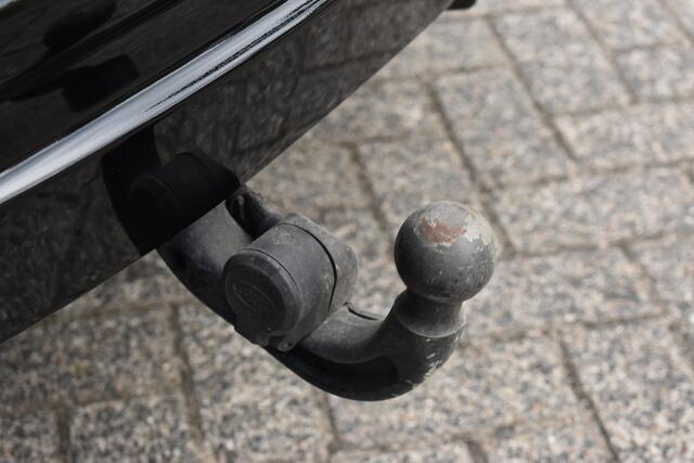 Land Rover RANGE ROVER EVOQUE 2.0 P250 AWD R-Dynamic First Edition | TREKHAAK | MERIDIAN | HUD | STUUR/STOELVERWARMING | PANORAMADAK | LEDER | ADAPT. CRUISE CONTROL | CAMERA | CLIMATE CONTROL | PDC | LMV